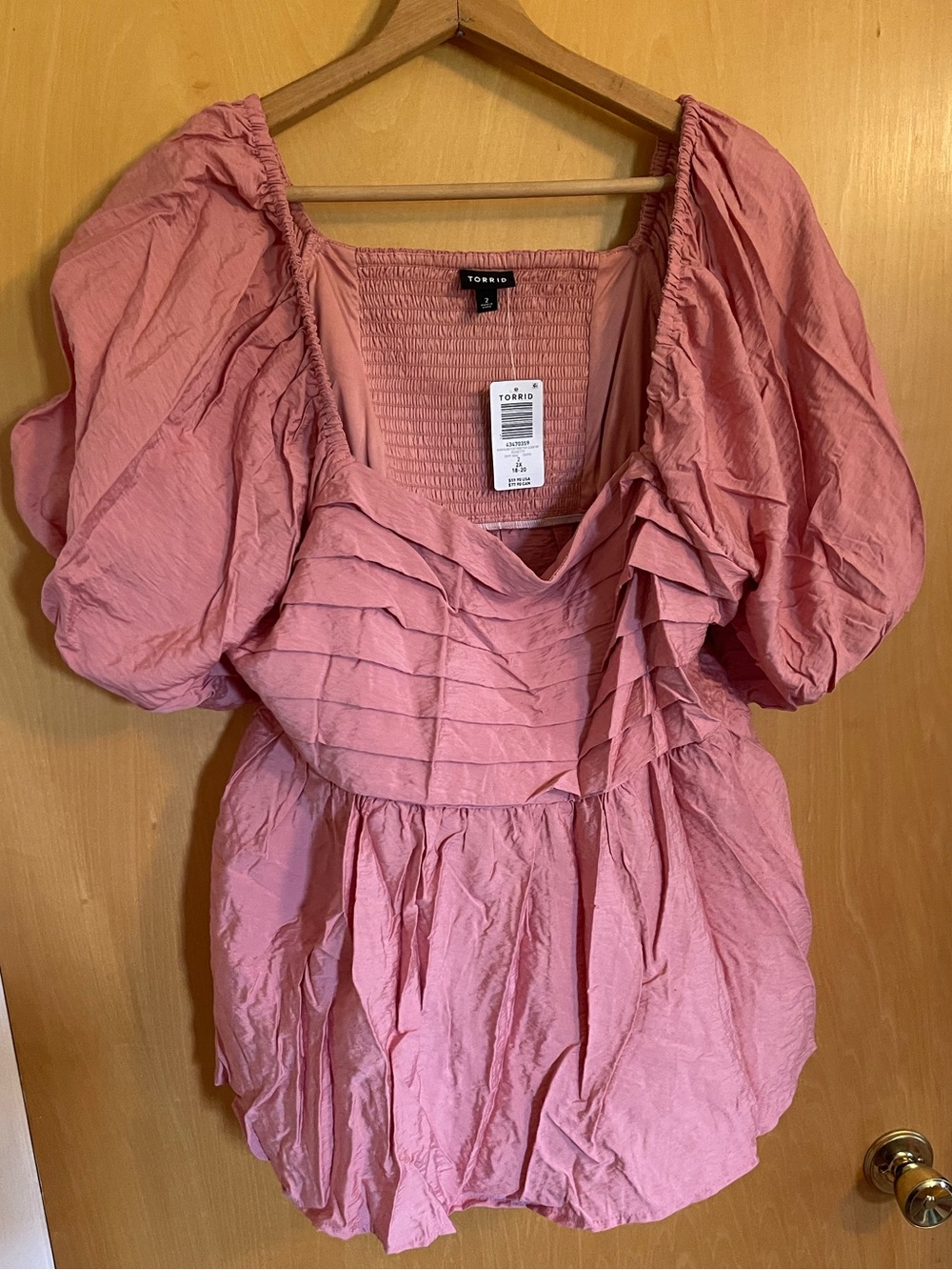 NWT Torrid Pink Blouse. Square Neckline puff sleeves and pleated bodice 2x